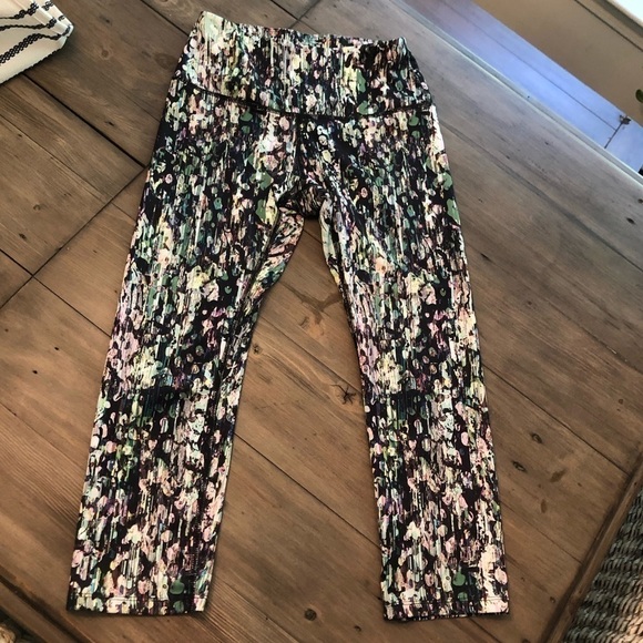 LAYER 8 Capri leggings - Picture 1 of 4